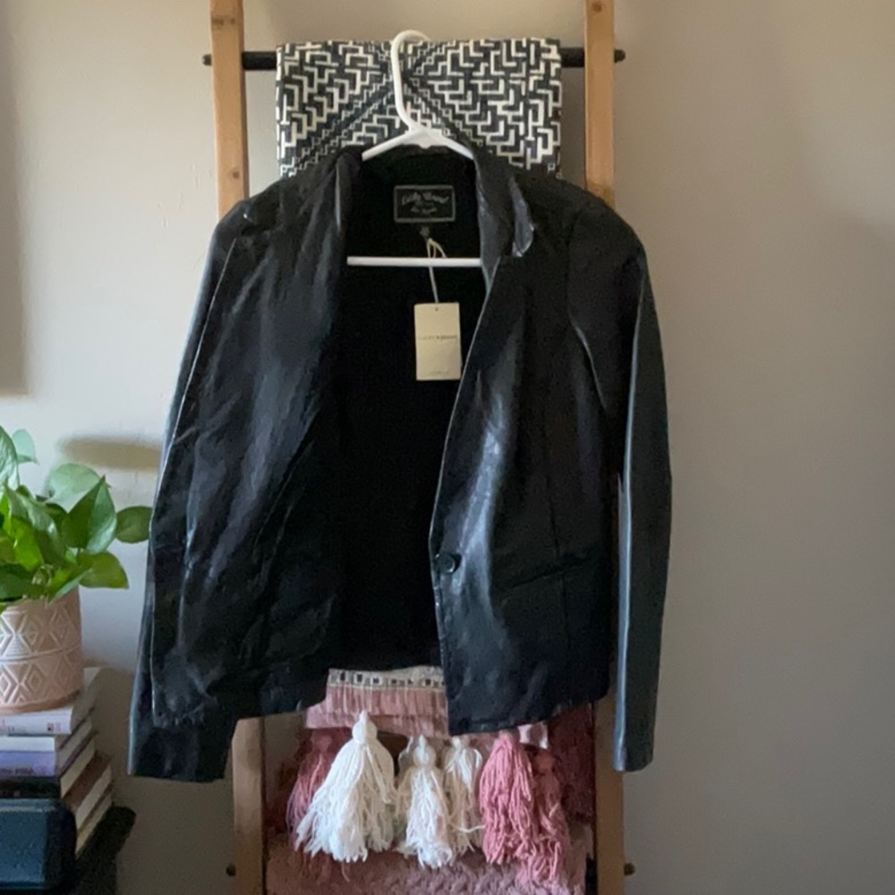 Cute leather jacket!